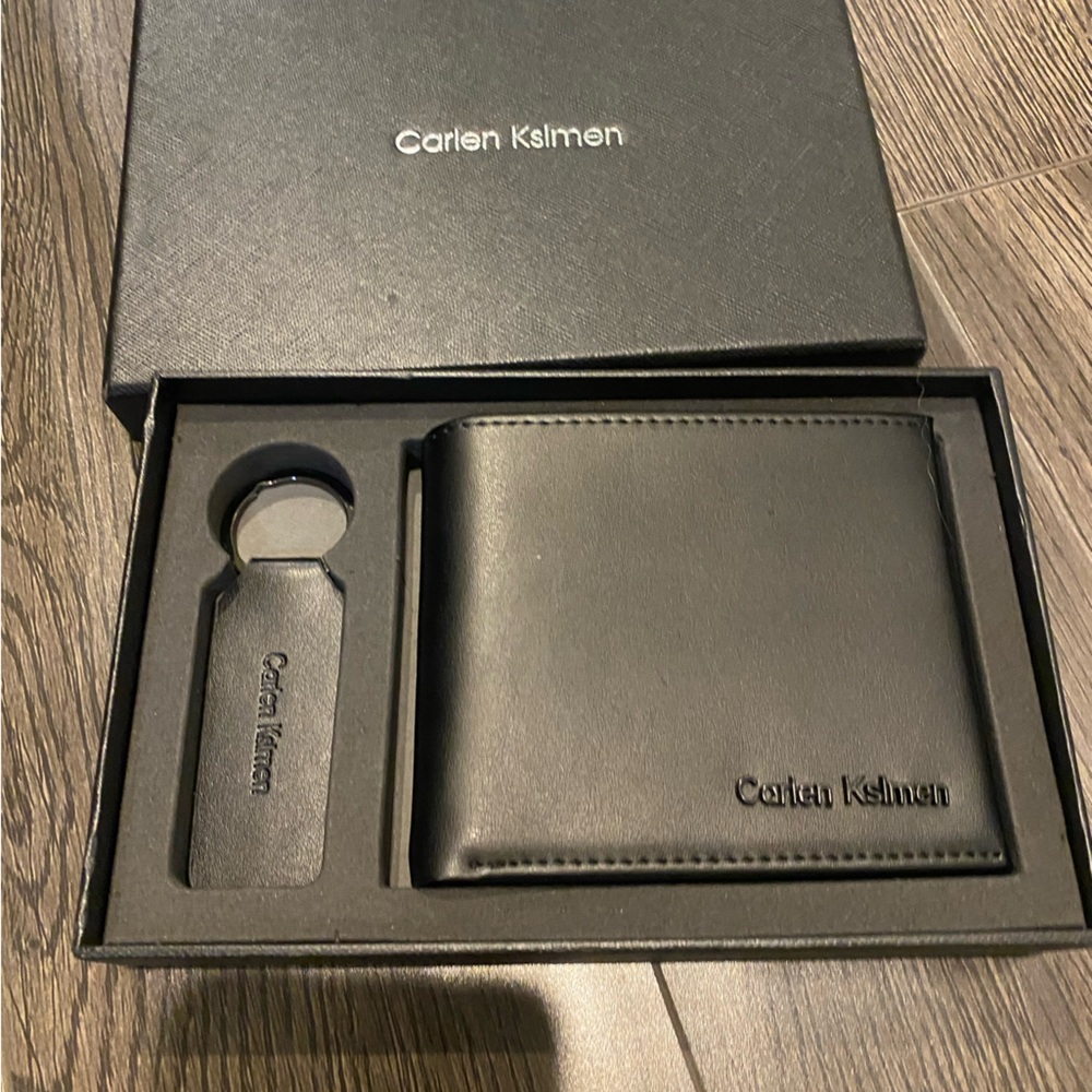 Men’s wallet and keychain set